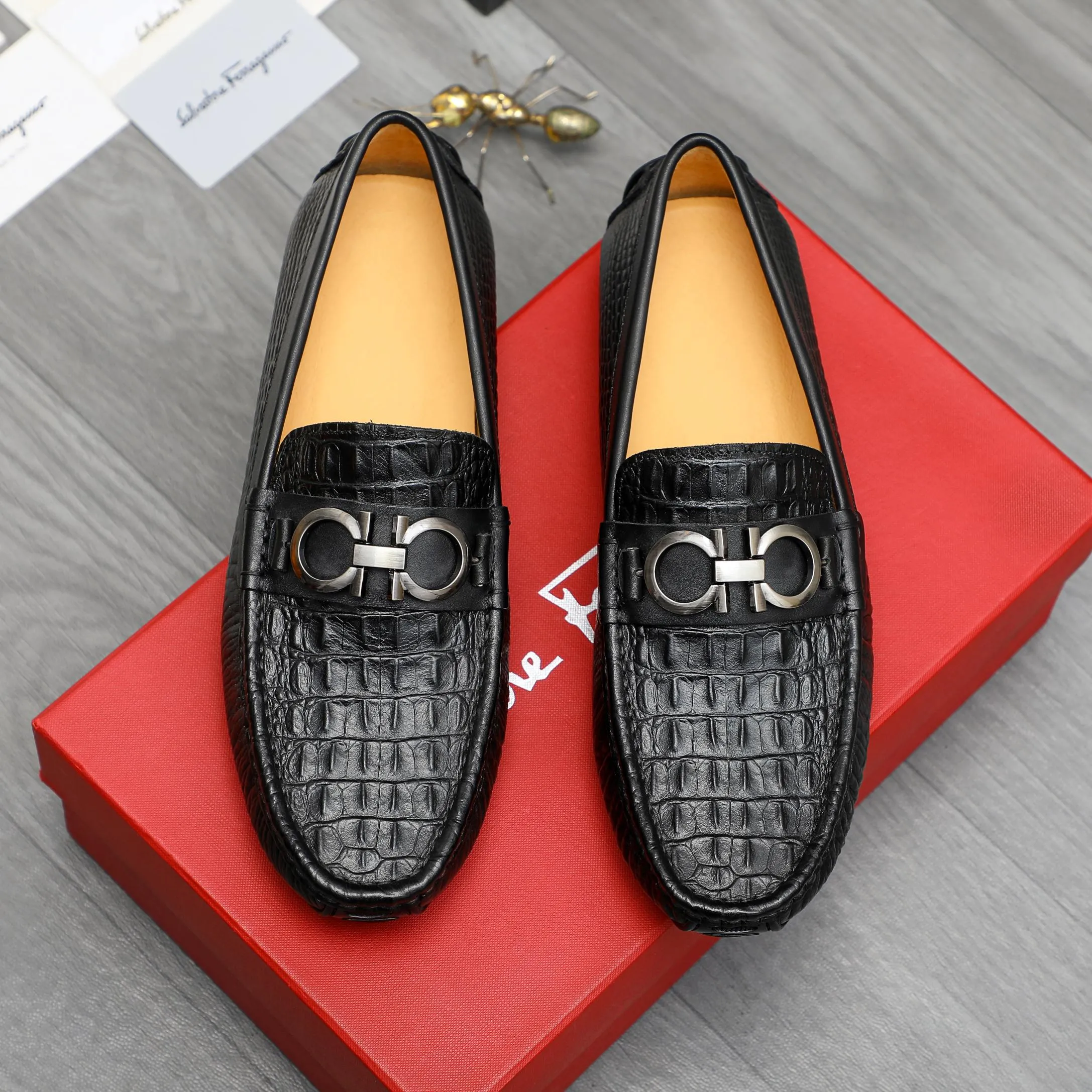 Men's shoes 💰p380 Product trademark: Ferragamo " Ferragamo ] Casual slip-on men's shoes Regular size: 38-45 Product materials: Selected crocodile pattern cowhide upper, pigskin lining, rubber outsole